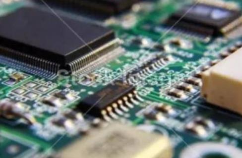 為啥大部分PCB電路板都是綠色的？
